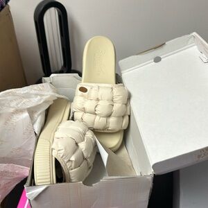 Blow Fish puffy slides